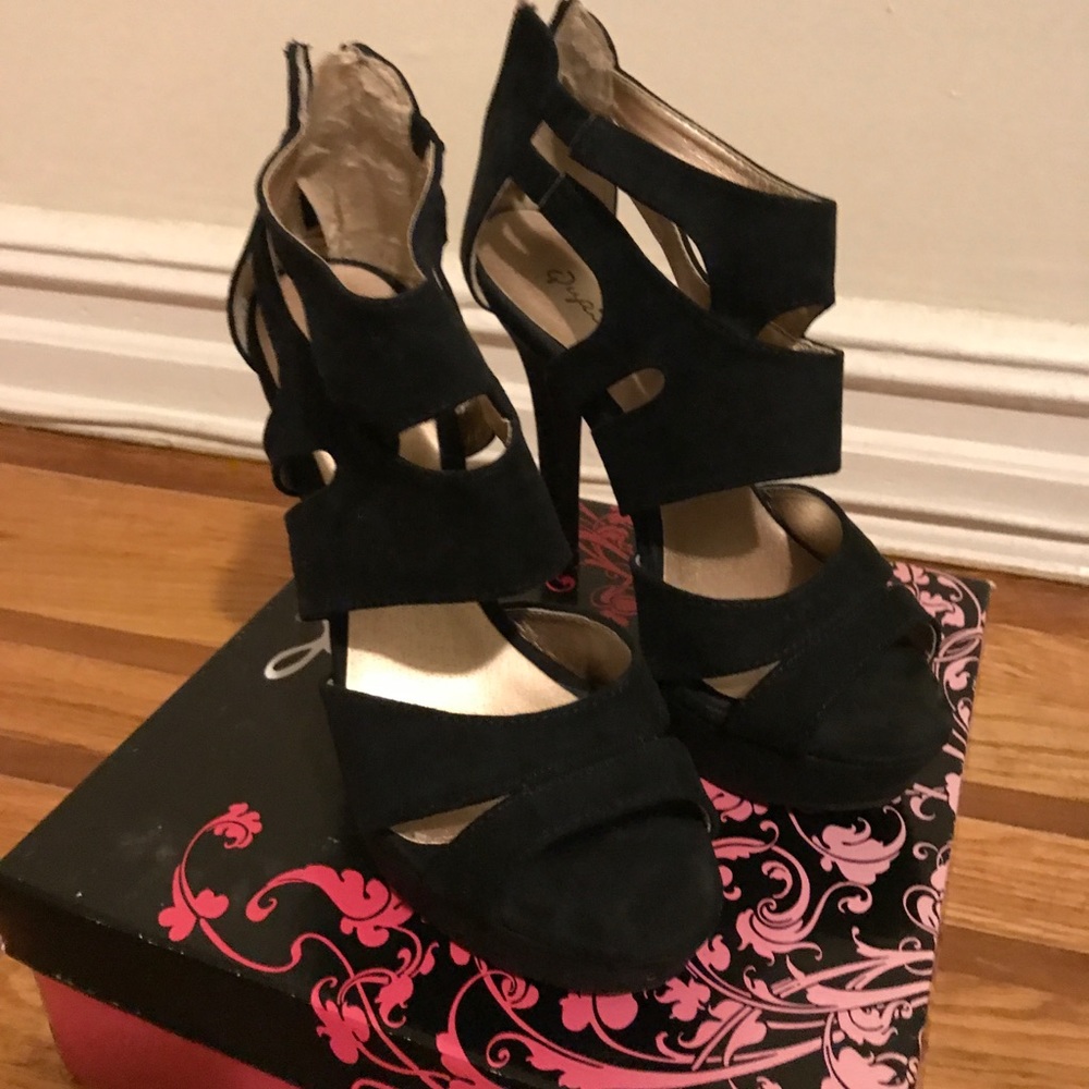 Black Suede Platform Pumps
