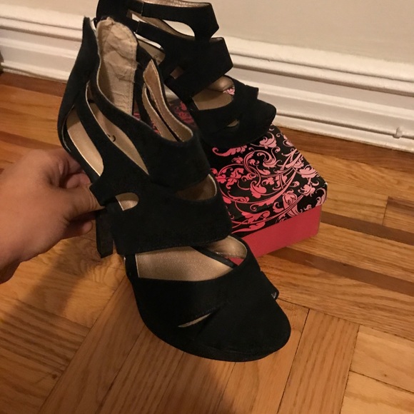 Black Suede Platform Pumps - Picture 3 of 5