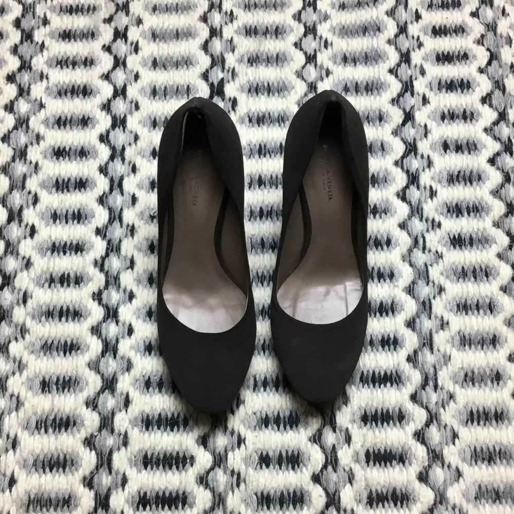 Bottega Veneta Suede round-toe platform pumps