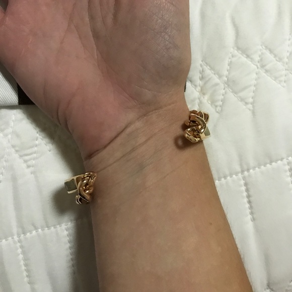 henri bendel Jewelry - Henri Bendel Bracelet henri bendel Jewelry - Henri Bendel Bracelet