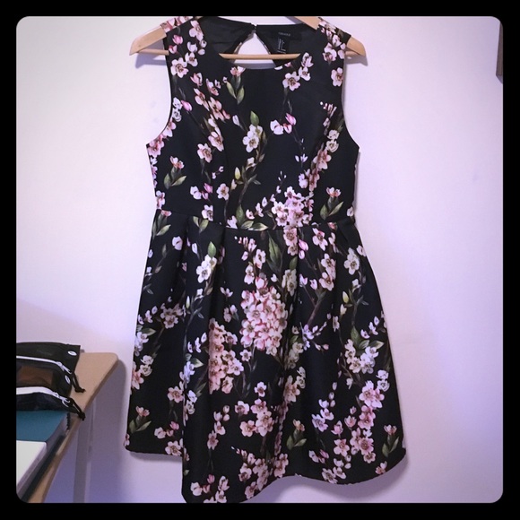 Floral dress PERFECT FOR HOMECOMING - Picture 1 of 2