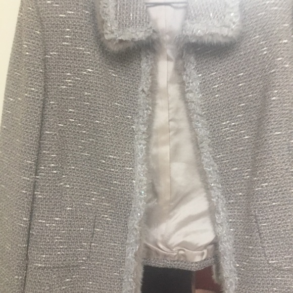 3 piece Tahari cream suit with fur and lace trim - Picture 4 of 8