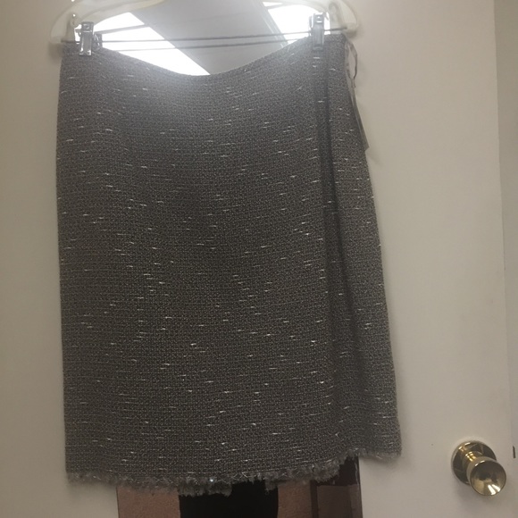 3 piece Tahari cream suit with fur and lace trim - Picture 6 of 8