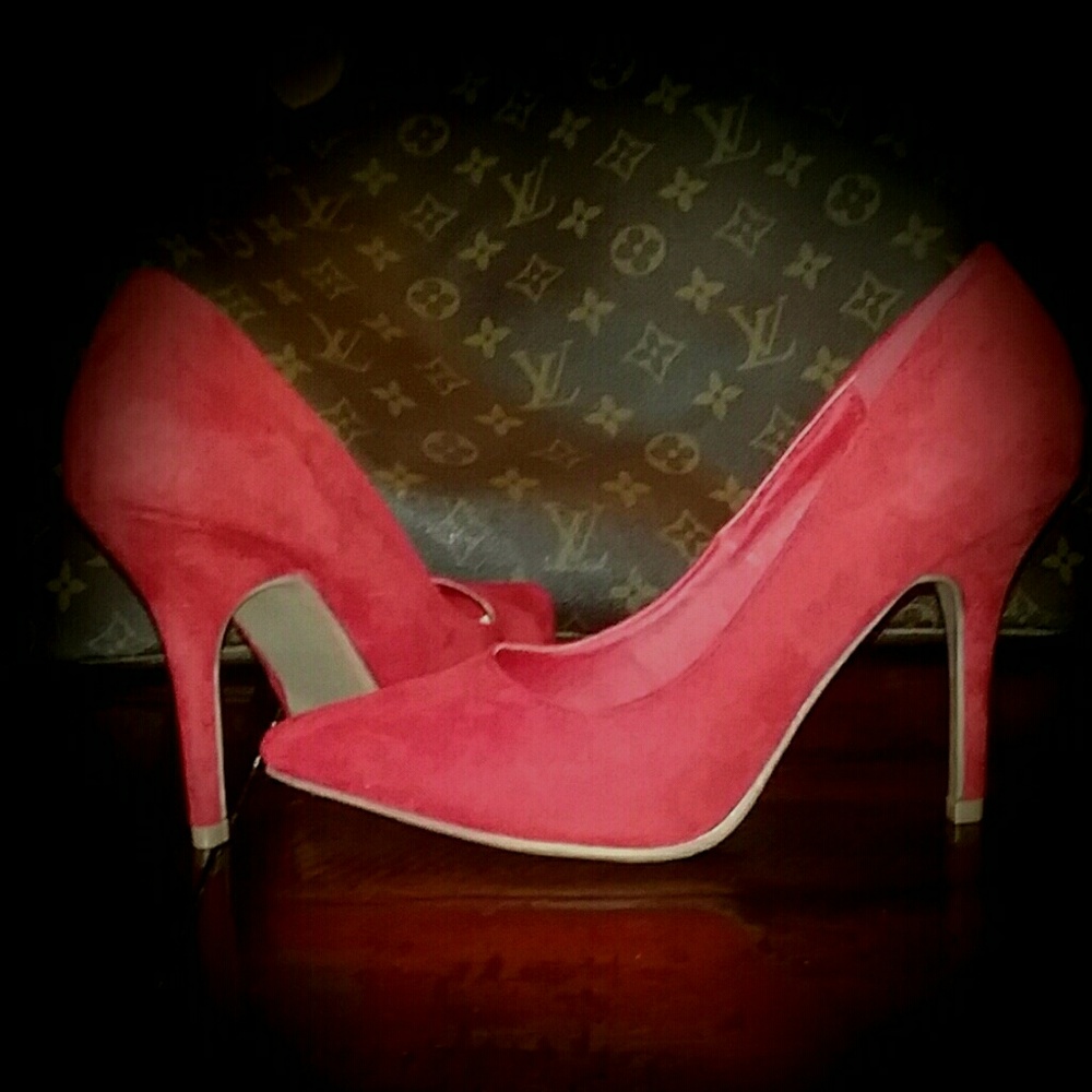Red Velvet Heels! - Picture 2 of 5