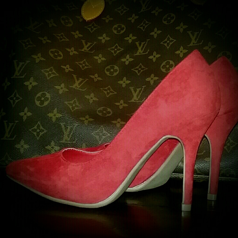 Red Velvet Heels! - Picture 5 of 5