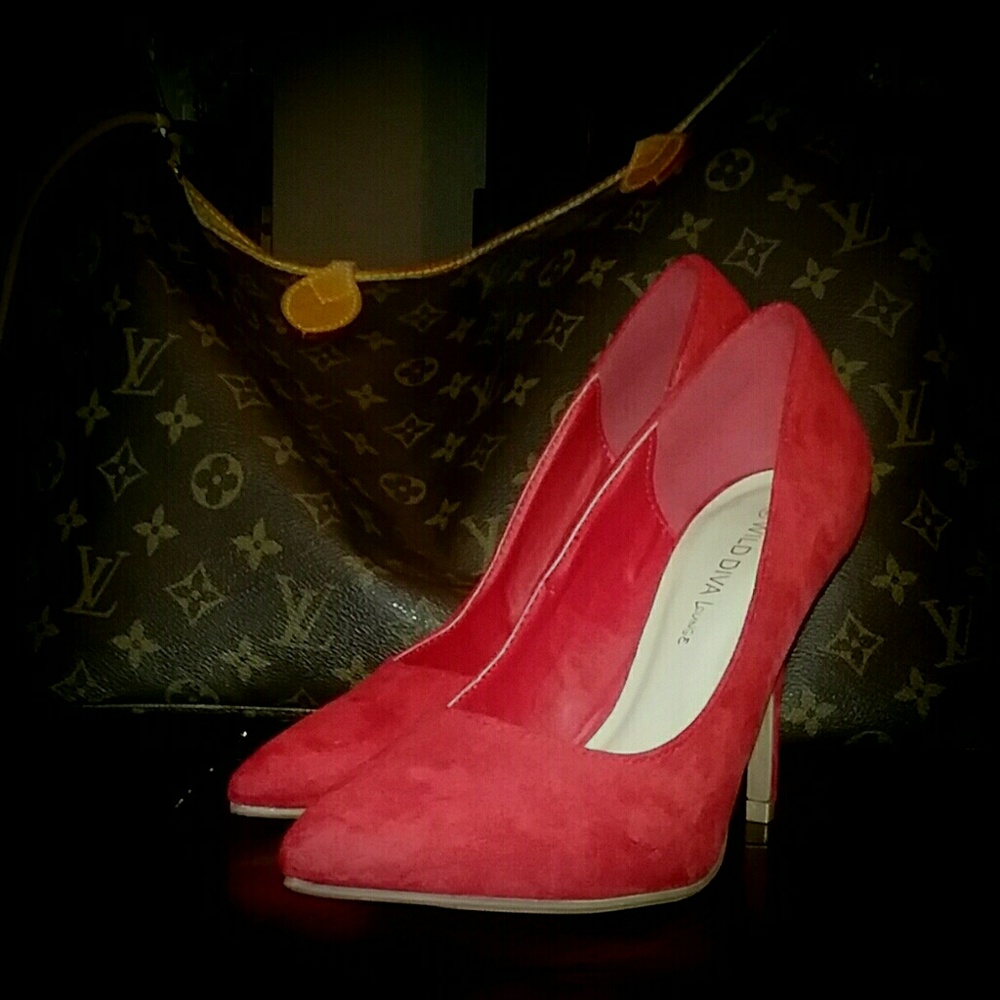 Red Velvet Heels! - Picture 4 of 5