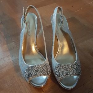 Antonio Melani dress pumps