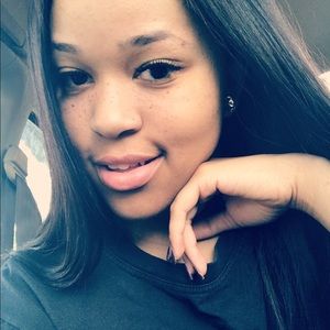 Meet your Posher, Daira