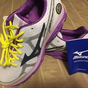 Mizuno Wave Rider 17.  NEW!  8.5