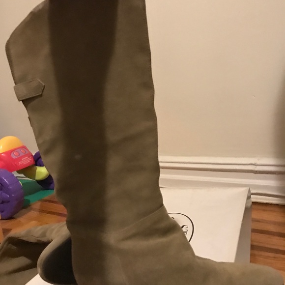 Steve Madden tan Suede boots - Picture 6 of 6
