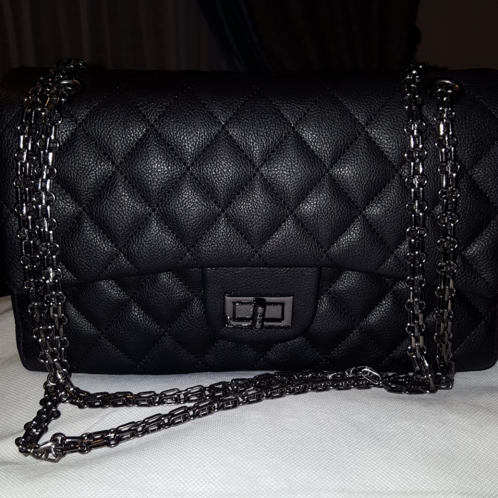 Very elegant new leather bag