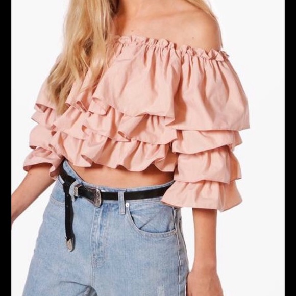 Boohoo Tops - Boohoo ruffle crop top NWT SZ 8. Blush pink
