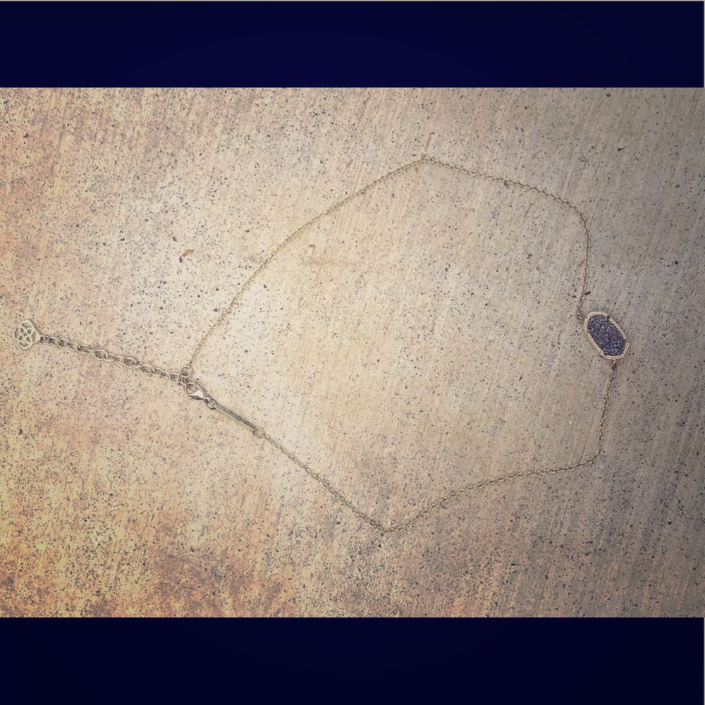 Kendra Scott necklace