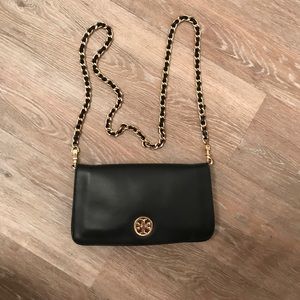 Tory Burch Robinson crossbody black and gold bag !
