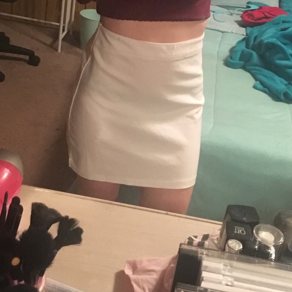 NEVER WORN White Mini Skirt