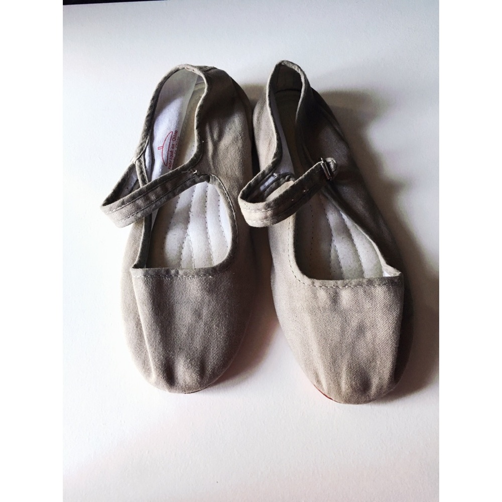 ✨ Urban Outfitters Nin Hao Gray Mary Janes ✨