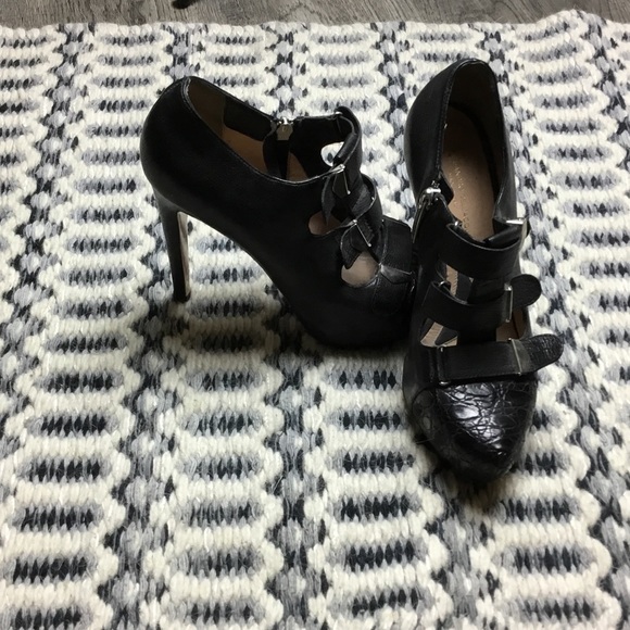 Alessandro Dell'Acqua High Heel with Buckle Detail - Picture 3 of 7