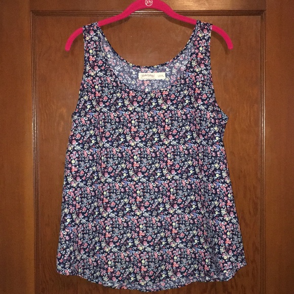 Floral tank - Picture 1 of 3