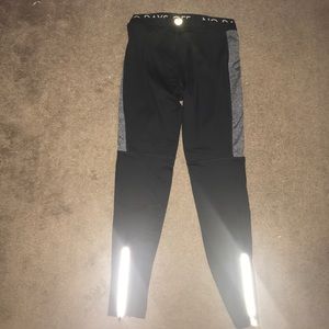 Athletic leggings w/ glow in the dark details