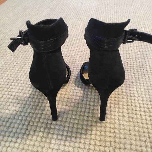 Size 6 Gianni Bini Jaxxon High-Back Dress Sandals - Picture 3 of 4