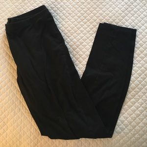 Hue women's black leggings. Medium