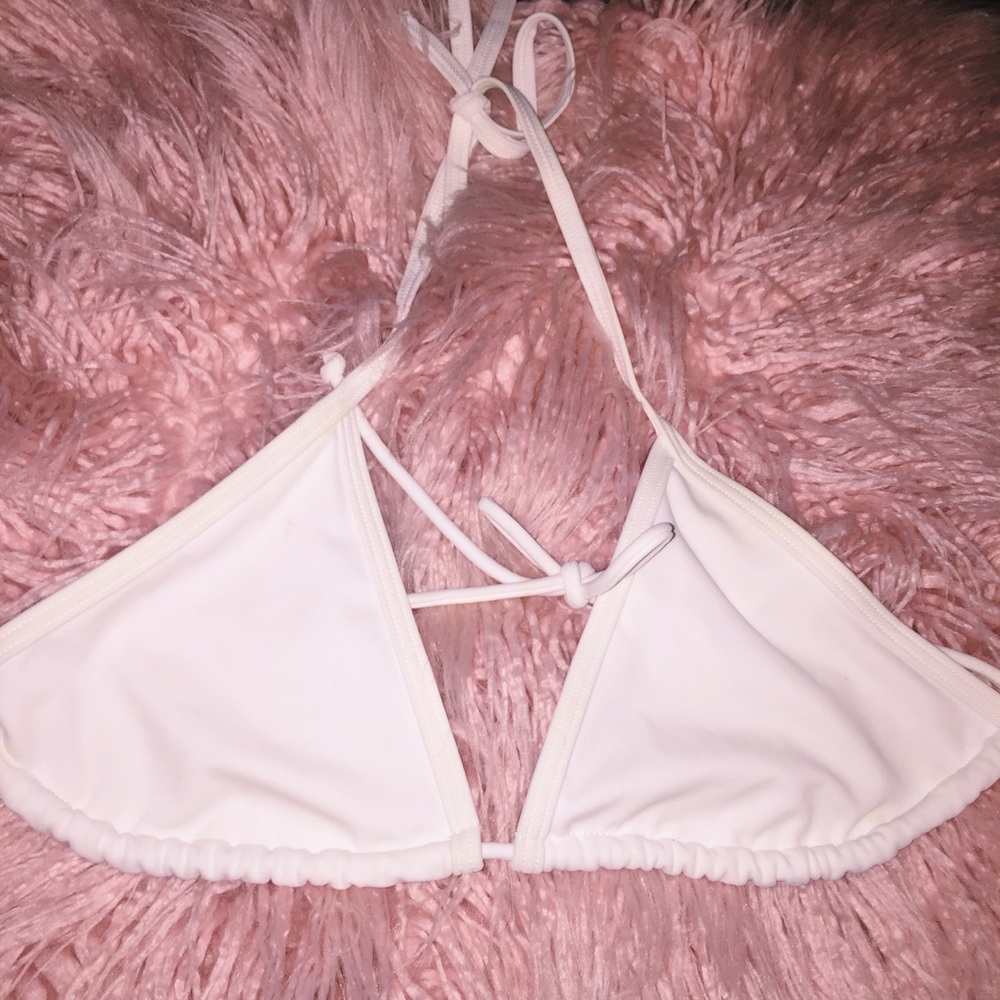 white bikini top 👙