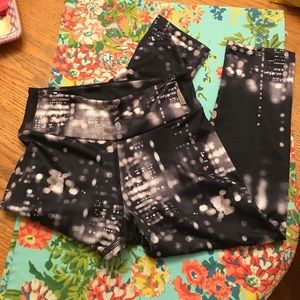 City lights pattern yoga capris!