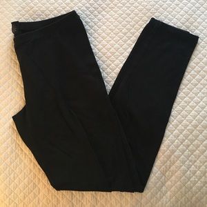 Hue women's black leggings. Medium