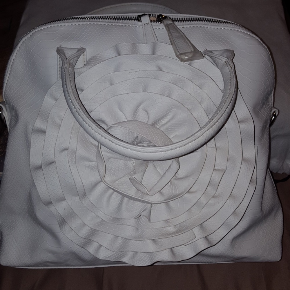 Very classy bag, leather New never been use