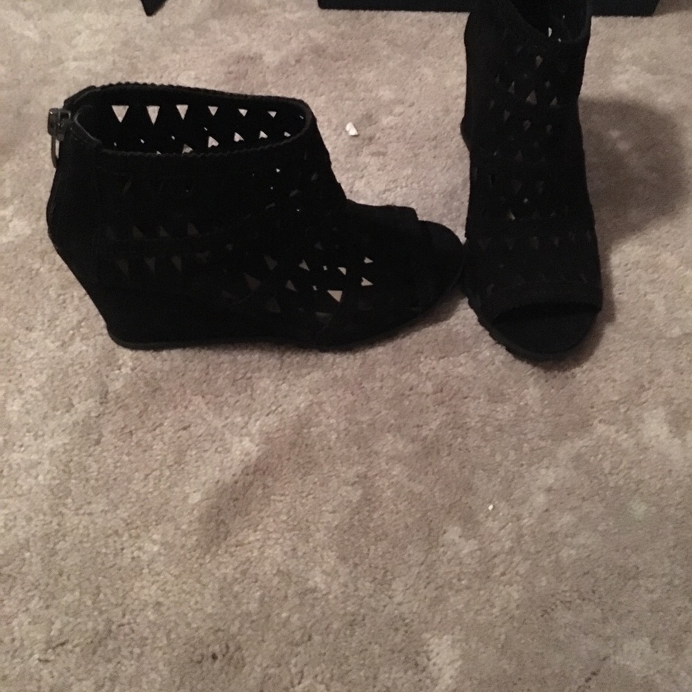 Via sprigs wedge booties