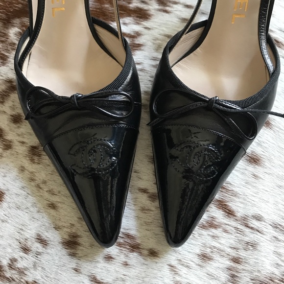 Chanel logo black patent cap toe slingbacks - Picture 2 of 8