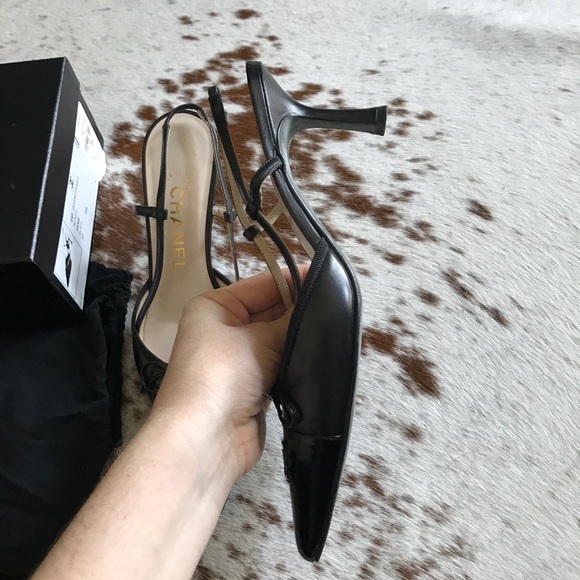 Chanel logo black patent cap toe slingbacks - Picture 7 of 8
