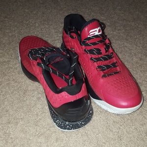 Curry one low (red)