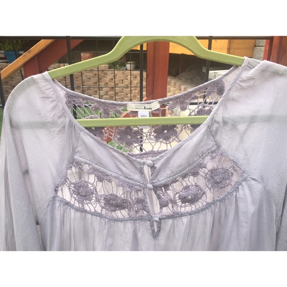Trinity brand Size M gray Lace tunic - Picture 2 of 7