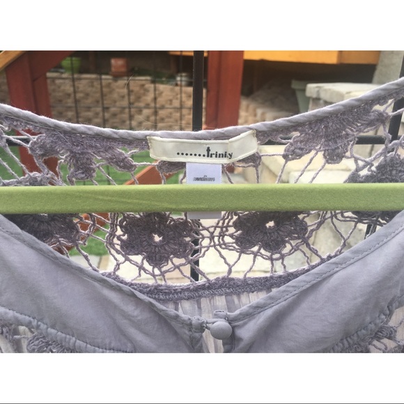 Trinity brand Size M gray Lace tunic - Picture 3 of 7