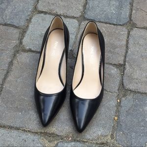 Kitten heel leather pump