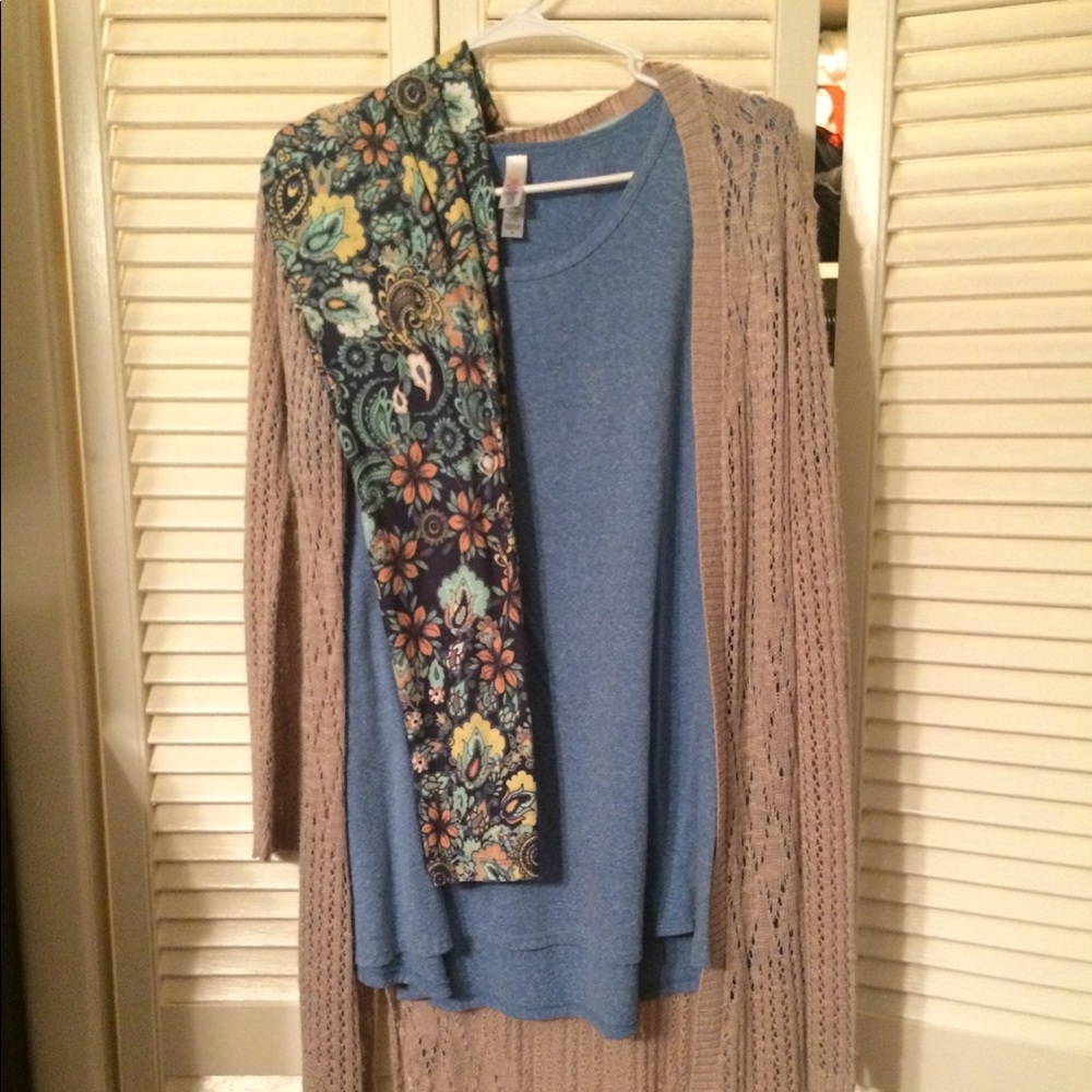 Top , leggings and long crochet cardigan