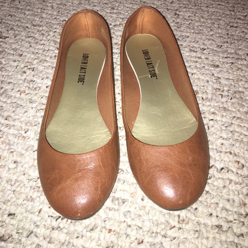 Cute light browns flats that are so comfortable!