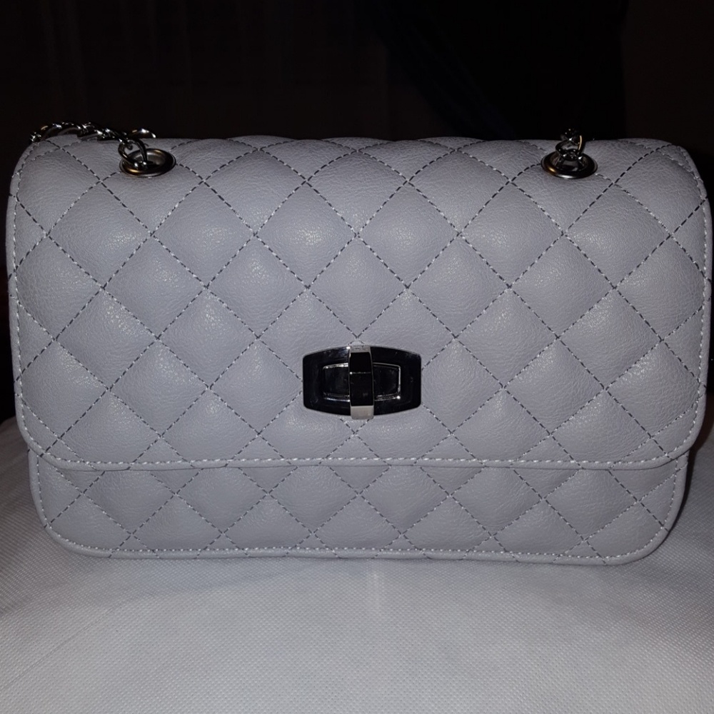 Brand new bag, very classy and elegance