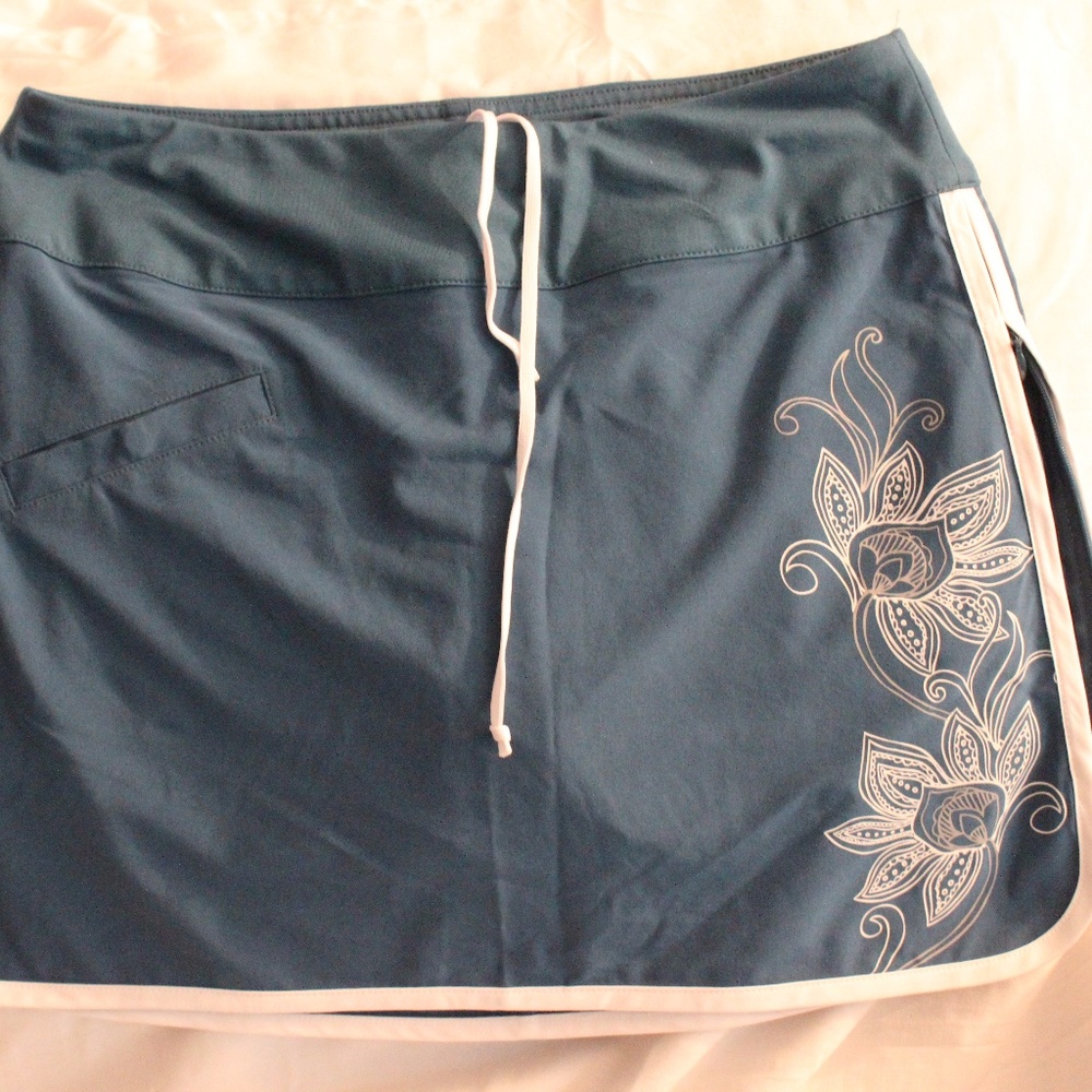 Athleta Sweet Sport Skort in Teal, NWOT Size 4