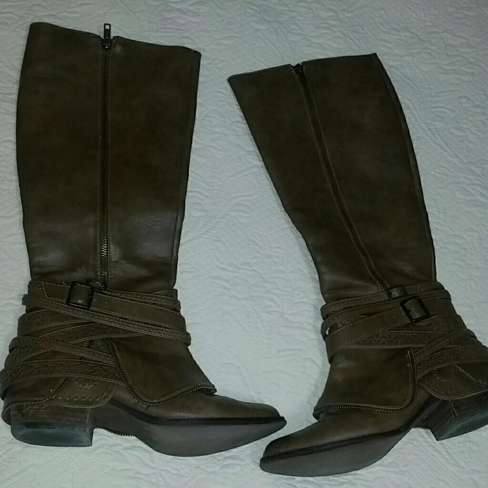 Cute boots from the BUCKLE