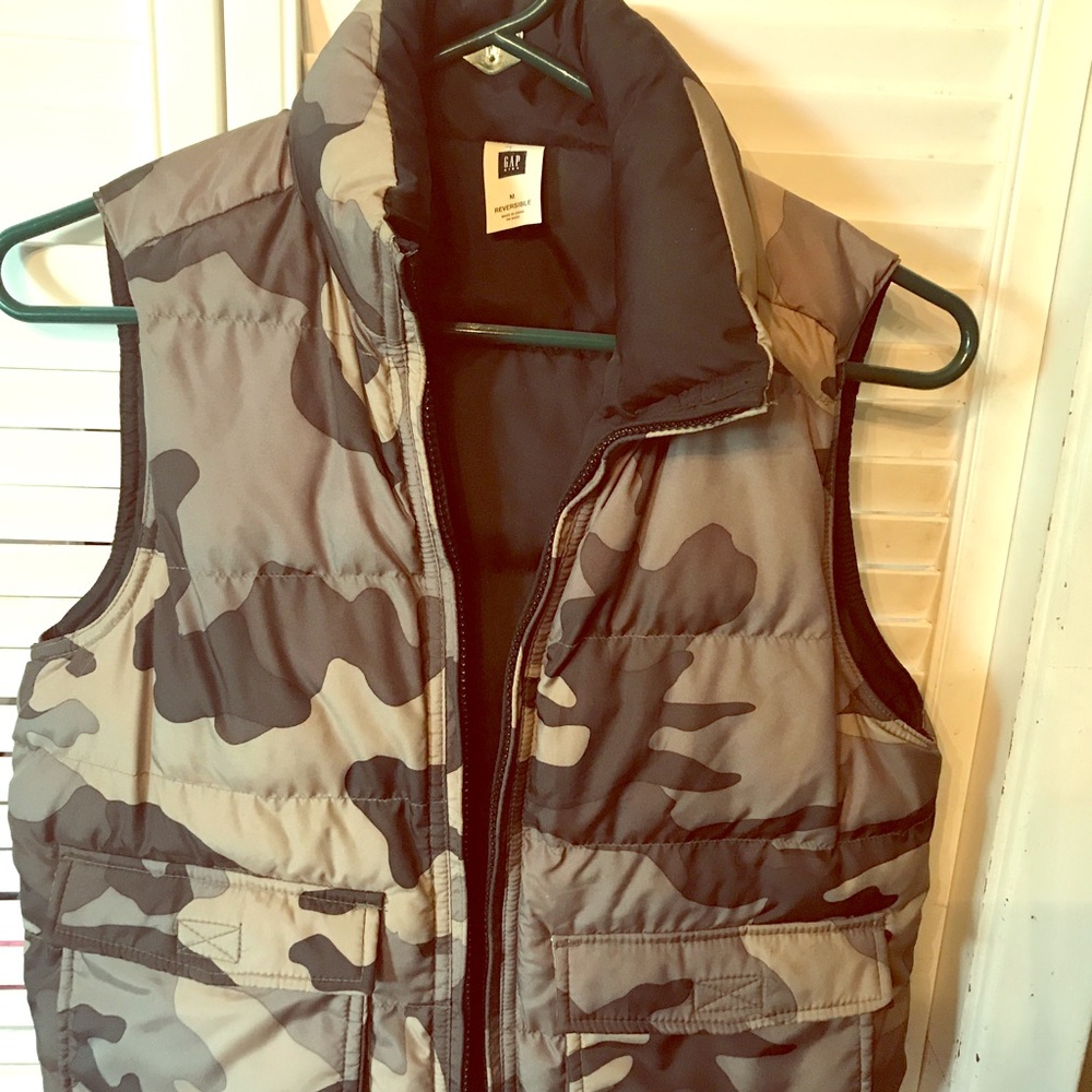 Boys Gap Camo puffer vest Size Med