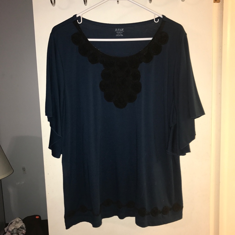 Flowy, short sleeved tunic style top