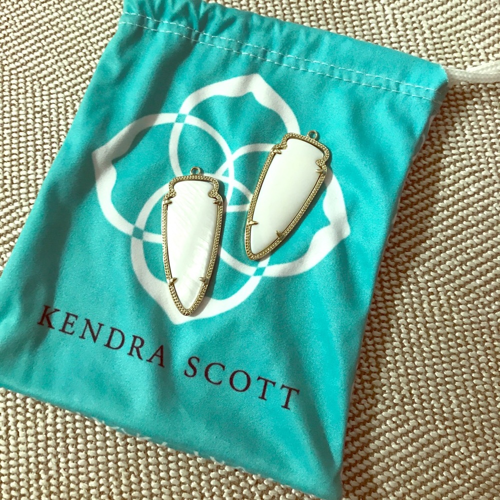 White Skylar Kendra Scott w/o ear hooks