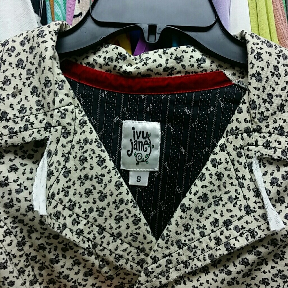 Blazer - Picture 3 of 3