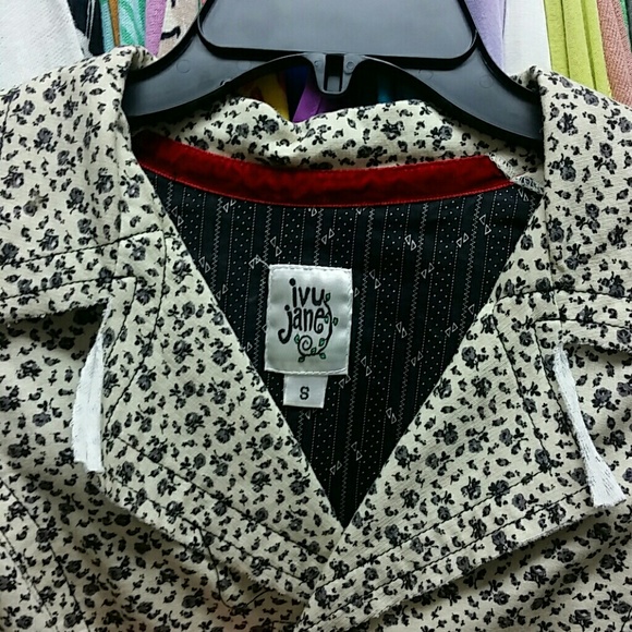 Blazer - Picture 3 of 3