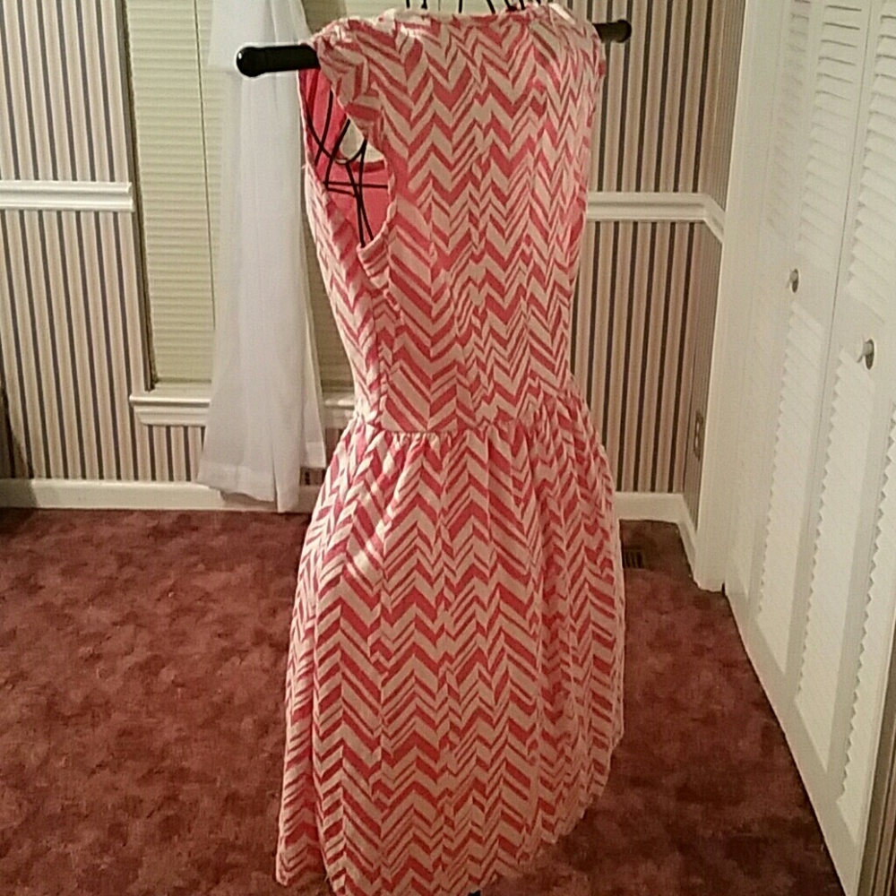 Cute Chevron pattern dress - Picture 2 of 2