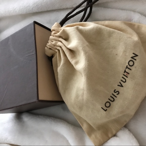 LOUIS VUITTON | belt initials - Picture 7 of 7