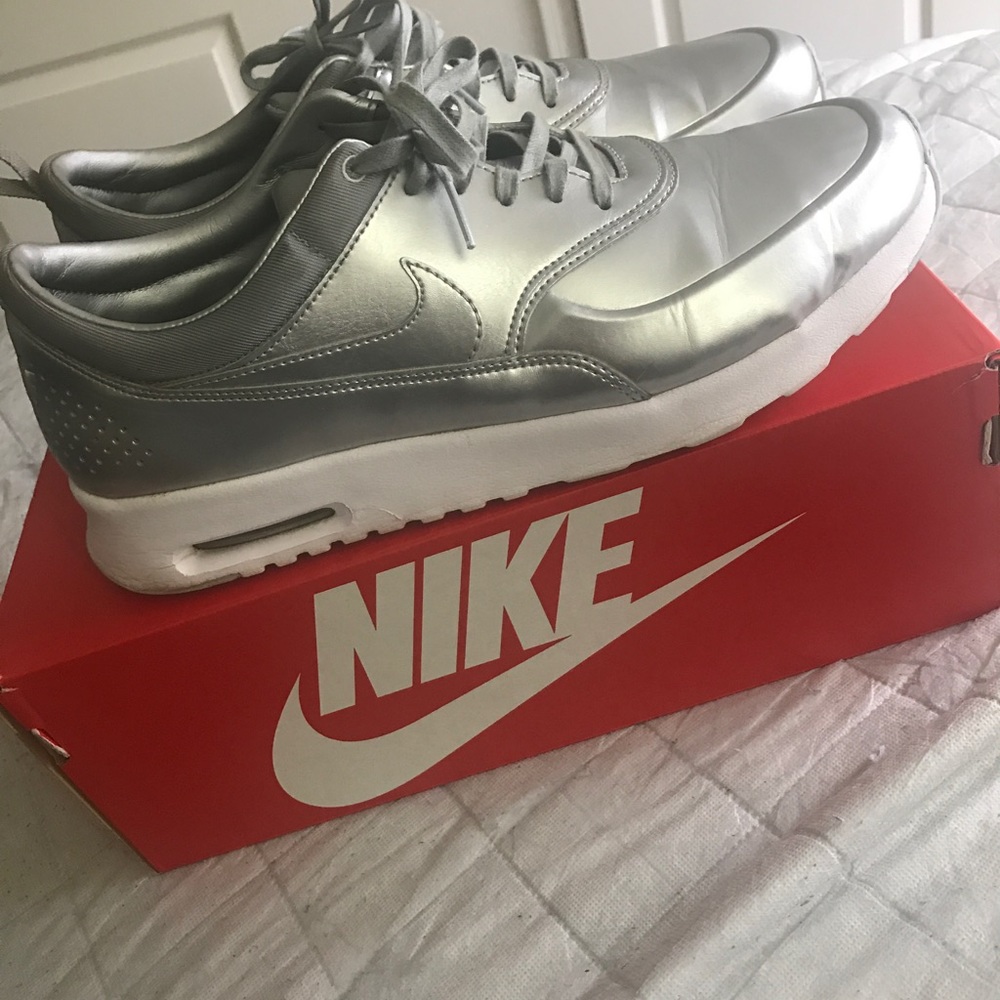 Women's Nike air max Thea metallic silver