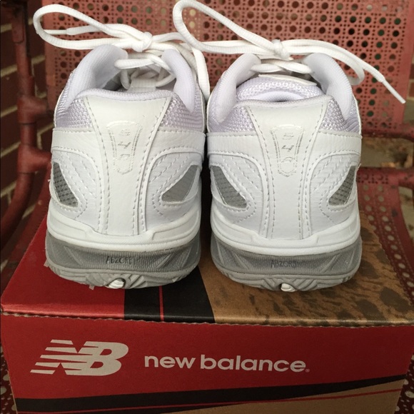 NEW - New Balance - Women's - White - Size 9 B - Picture 2 of 5